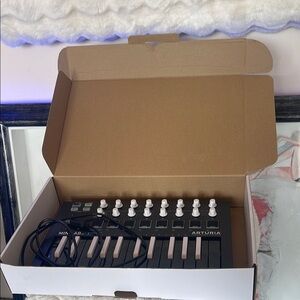 Artura mini lab Black MIDI Keyboard Controller used no more than once universal